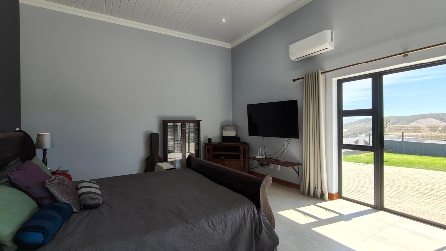 4 Bedroom Property for Sale in Outeniquasbosch Western Cape